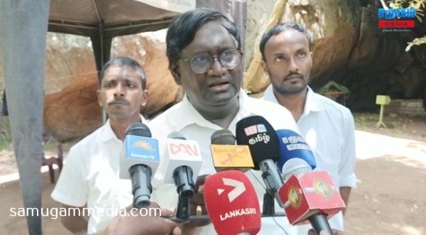 வெடுக்குநாறிமலை விவகாரம்; நீதிமன்றத்தில் எழுத்தப்பட்ட மை காய்வதற்கு முன் பொலிசார் அடாவடி! - சி.சிவமோகன்  samugammedia 